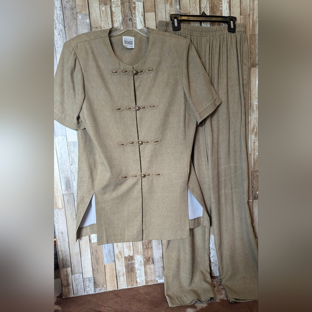 R & M Richards By Karen Kwong Pant Suit